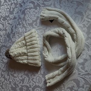 Off-white Hat and Scarf